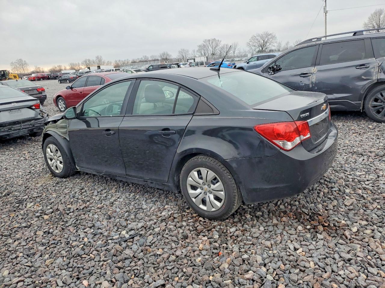 2013 CHEVROLET CRUZE LS photo 2