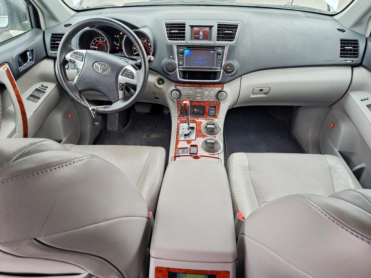 2013 TOYOTA HIGHLANDER LIMITED photo 8