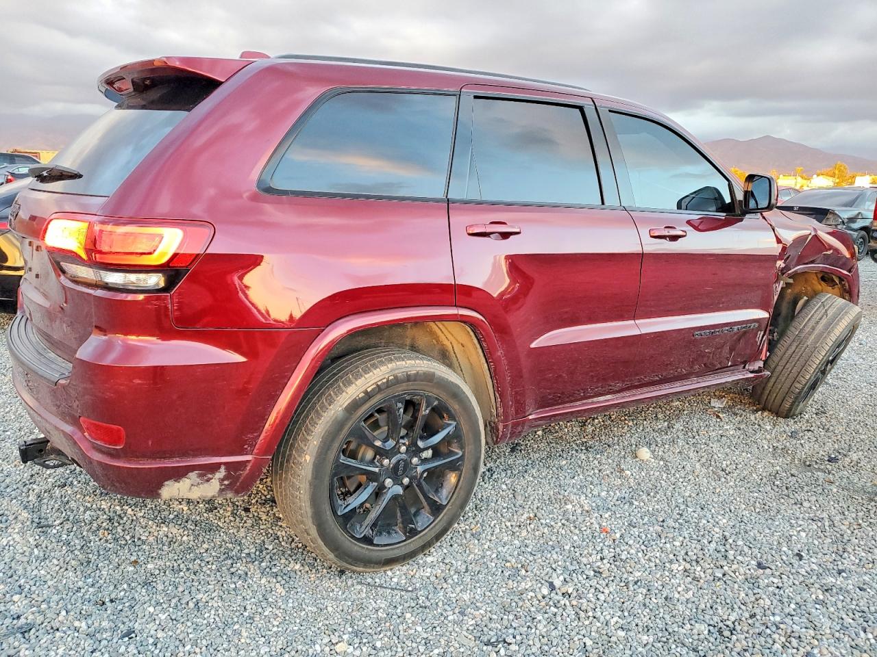 2020 JEEP GRAND CHEROKEE LAREDO photo 5