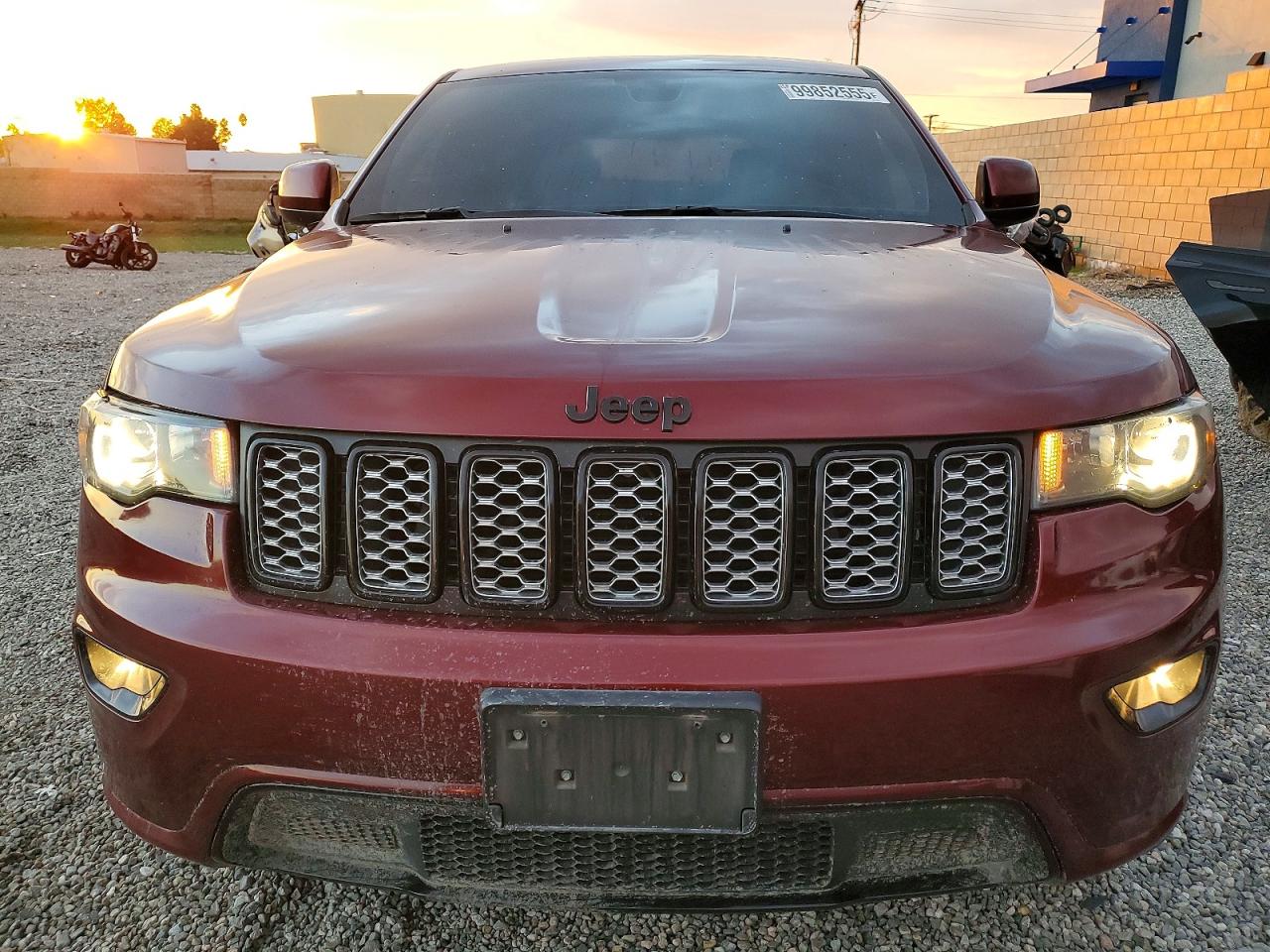 2020 JEEP GRAND CHEROKEE LAREDO photo 9