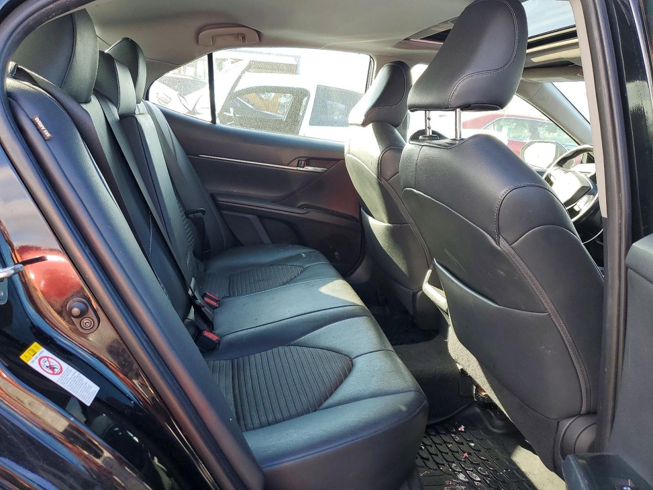 2019 TOYOTA CAMRY SE photo 11