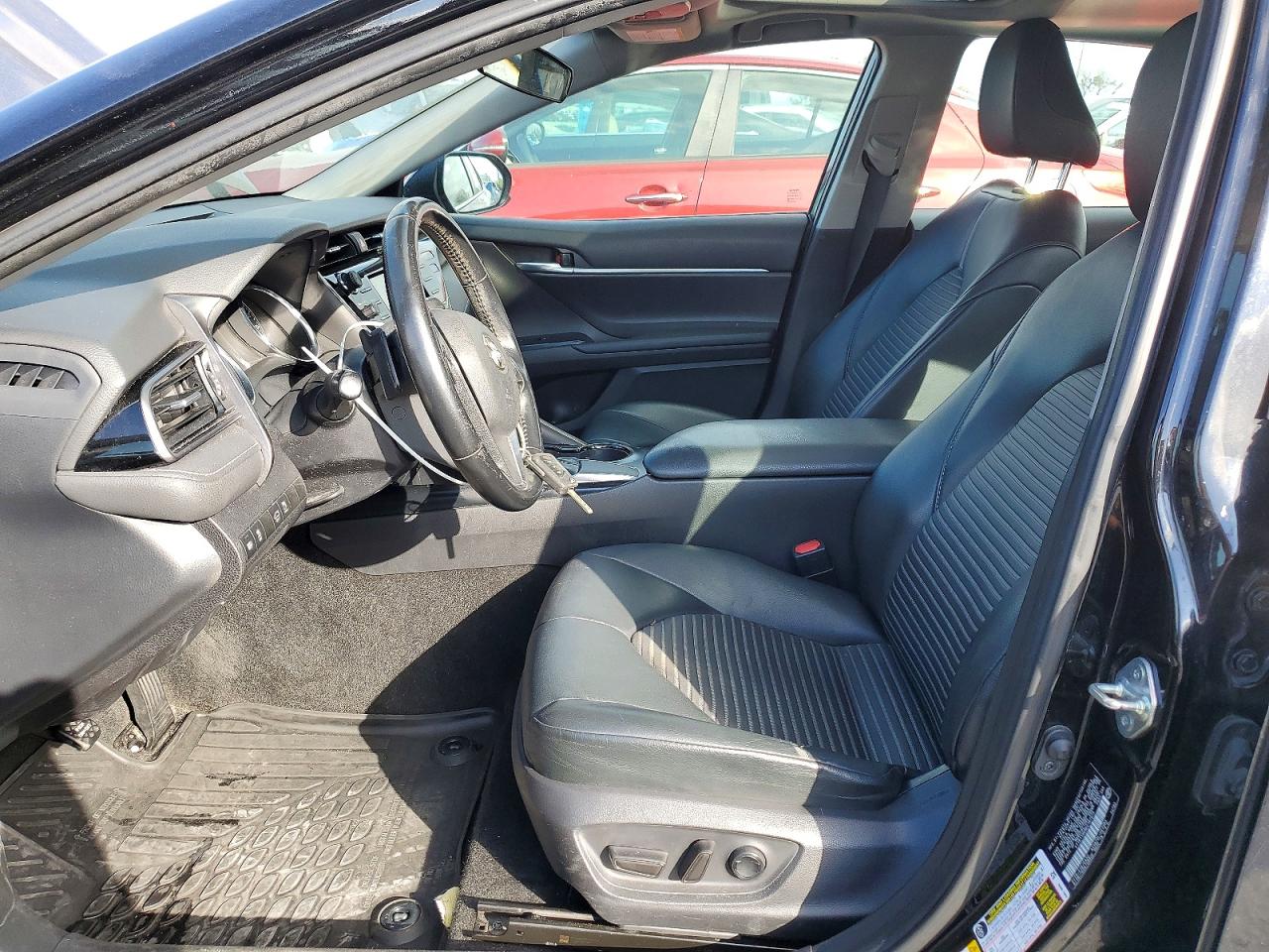 2019 TOYOTA CAMRY SE photo 7