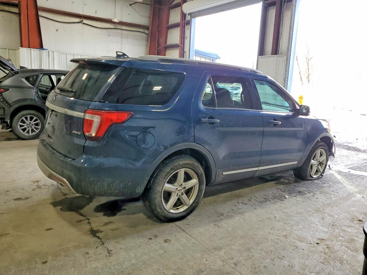 2017 FORD EXPLORER XLT photo 3