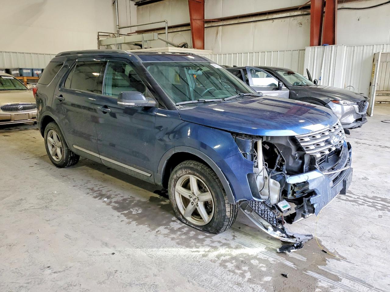 2017 FORD EXPLORER XLT photo 4