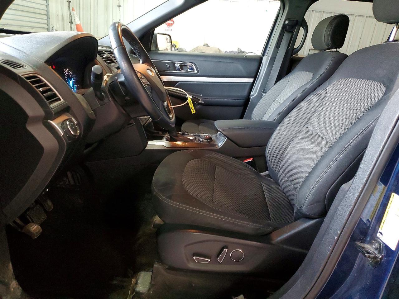 2017 FORD EXPLORER XLT photo 7