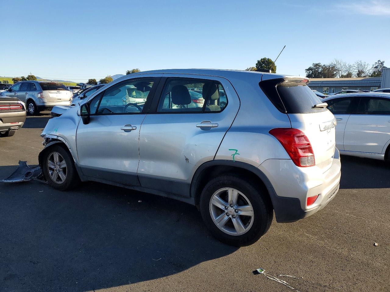2017 CHEVROLET TRAX LS photo 2