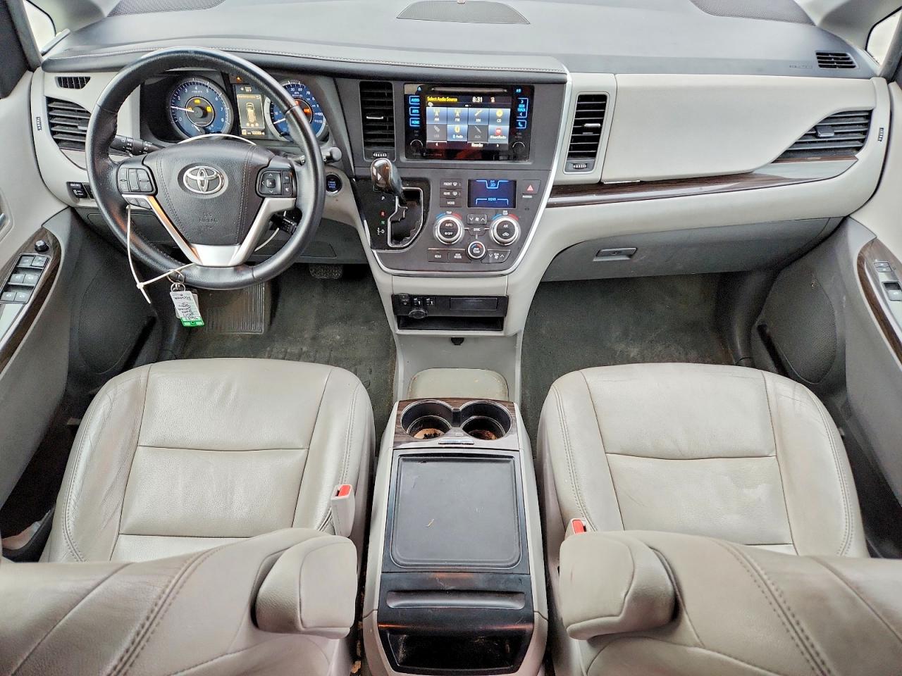 2017 TOYOTA SIENNA XLE 7-PASSENGER photo 15