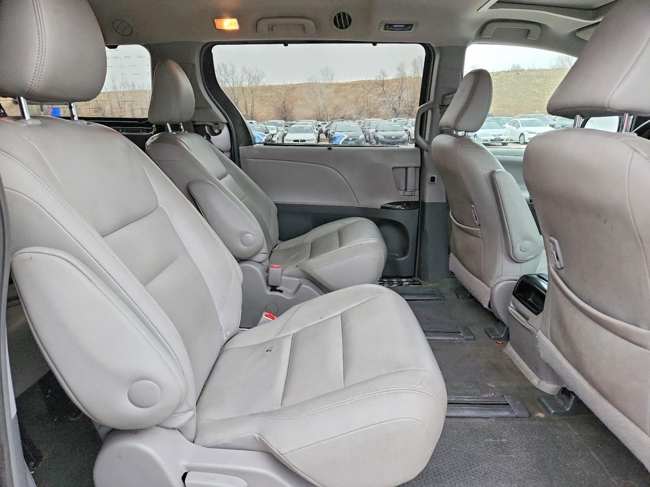2017 TOYOTA SIENNA XLE 7-PASSENGER photo 21