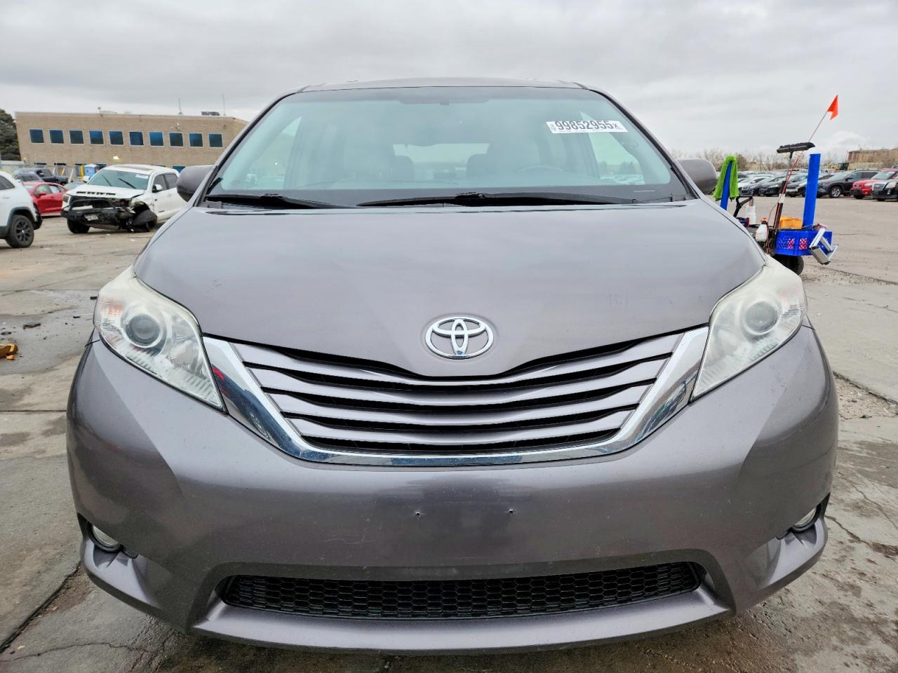 2017 TOYOTA SIENNA XLE 7-PASSENGER photo 9