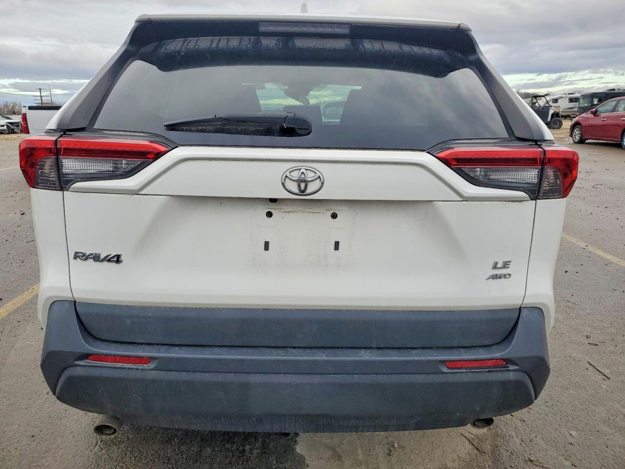 2021 TOYOTA RAV4 LE photo 6