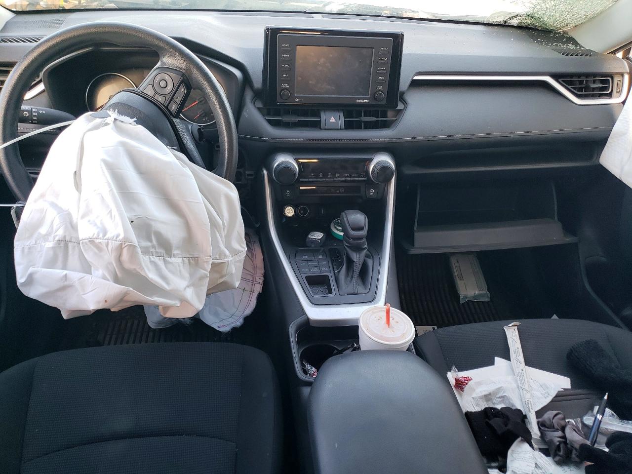 2021 TOYOTA RAV4 LE photo 8