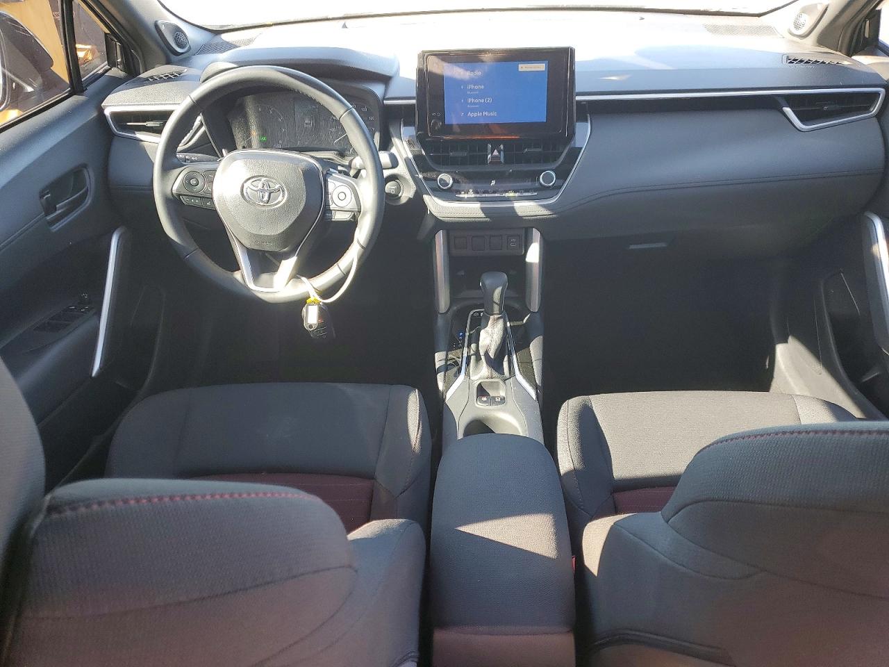 2025 TOYOTA COROLLA CROSS photo 8