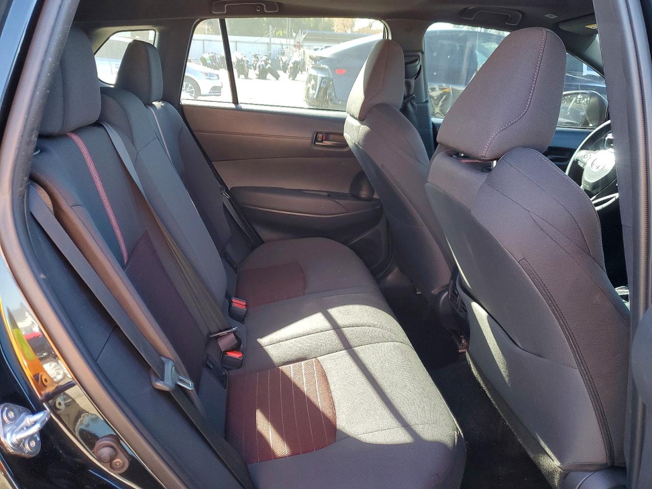 2025 TOYOTA COROLLA CROSS photo 11