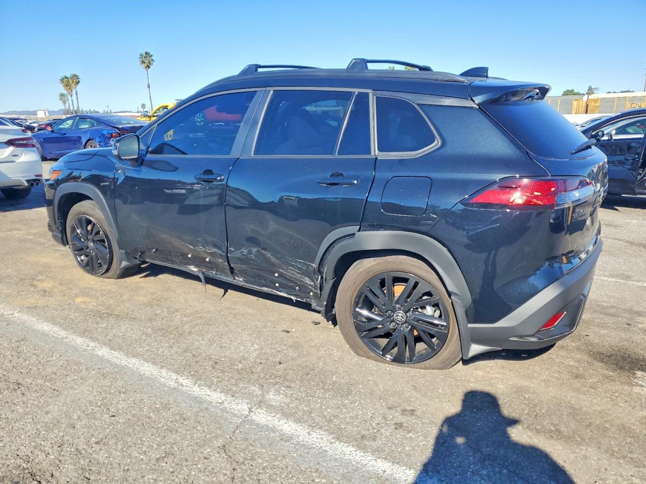 2025 TOYOTA COROLLA CROSS photo 2
