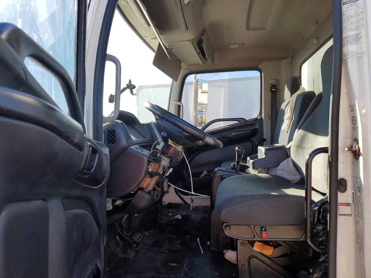 2016 HINO 258/268 BOX TRUCK photo 7