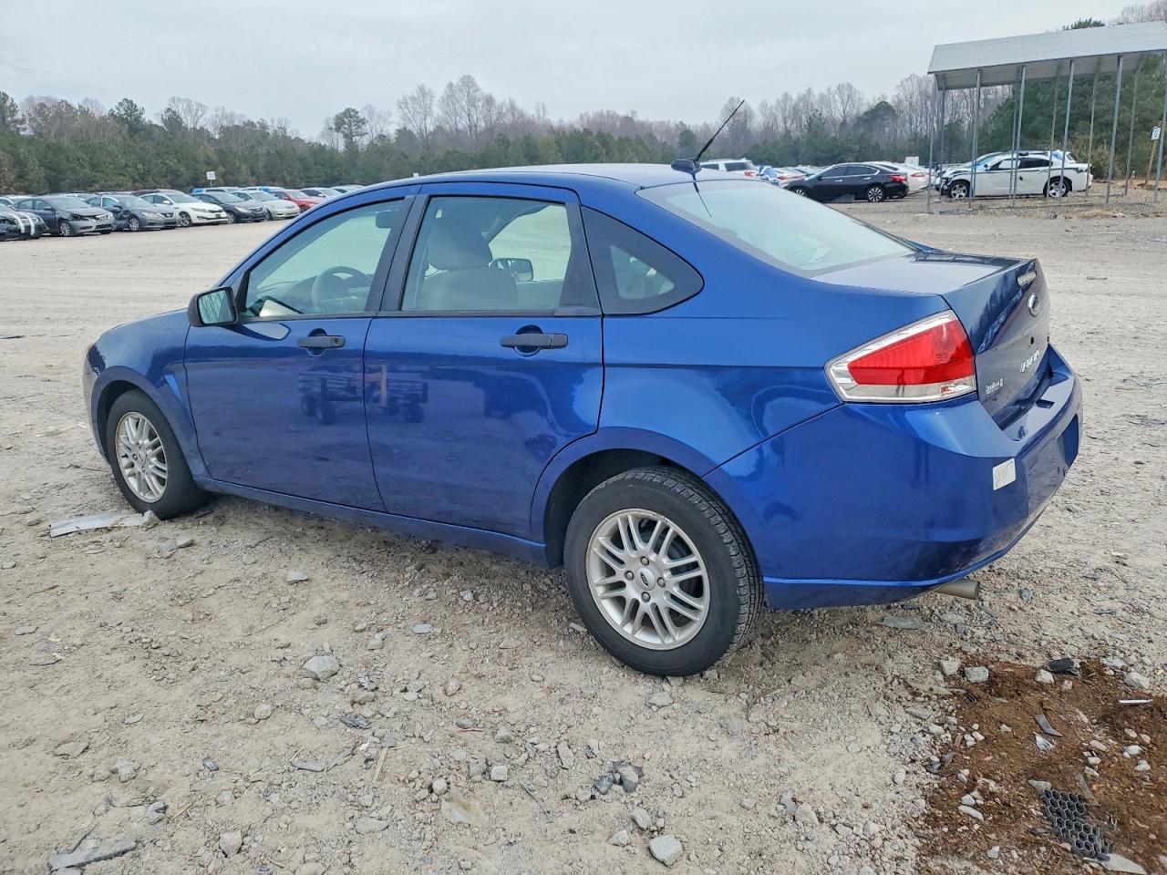 2009 FORD FOCUS SE photo 2