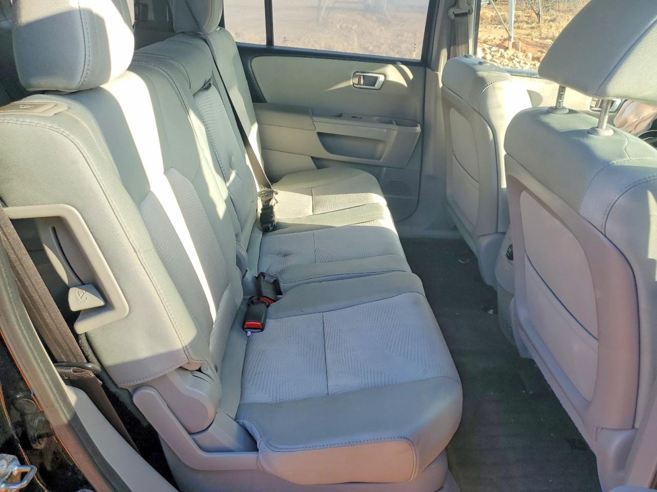 2015 HONDA PILOT LX photo 11