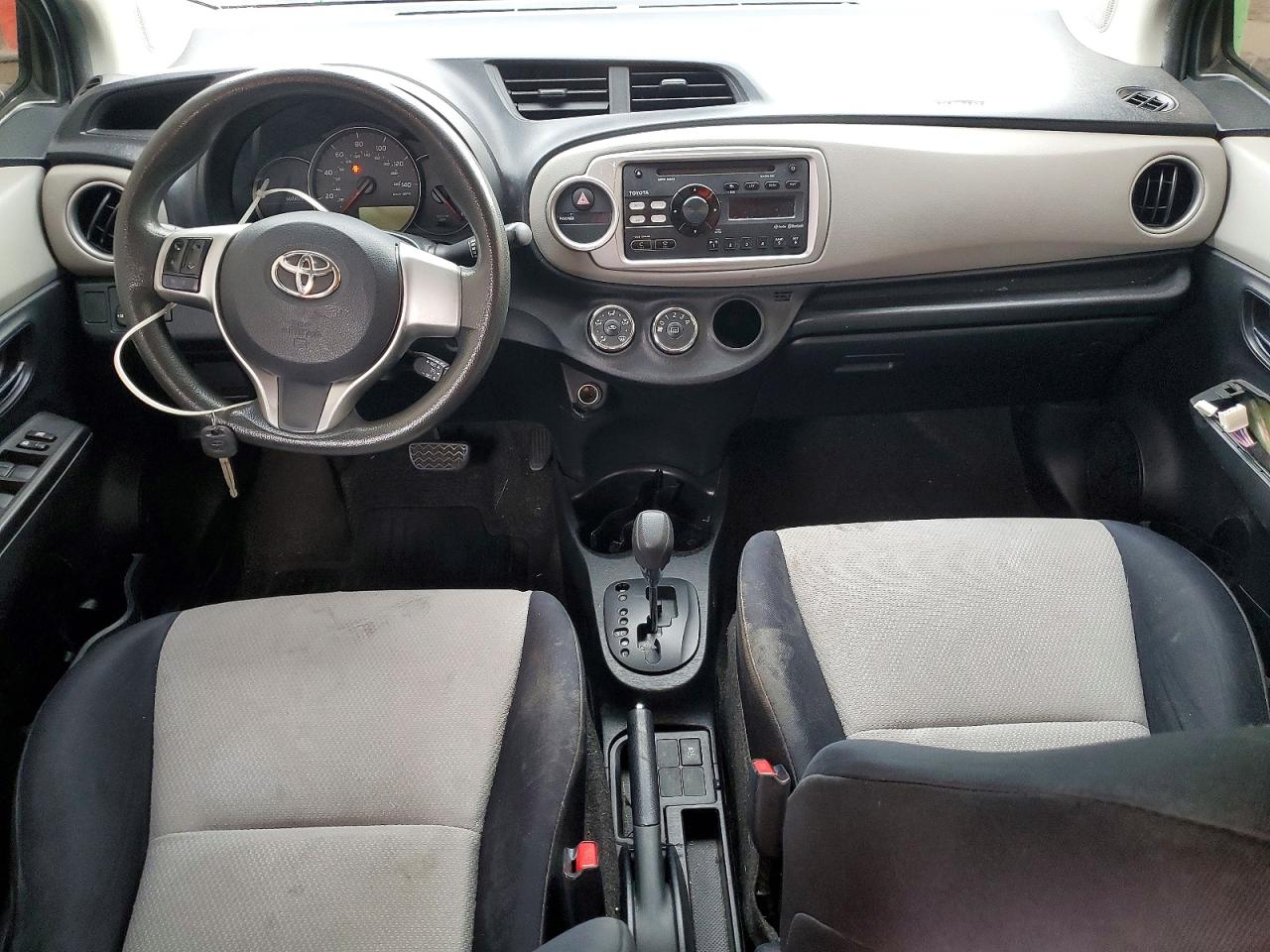 2012 TOYOTA YARIS photo 8