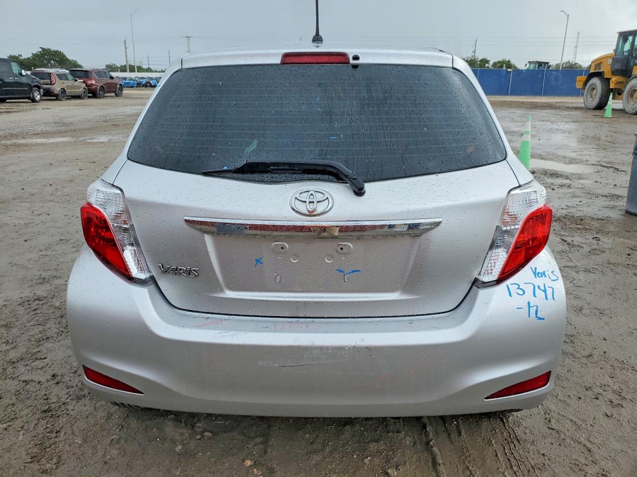 2012 TOYOTA YARIS photo 6