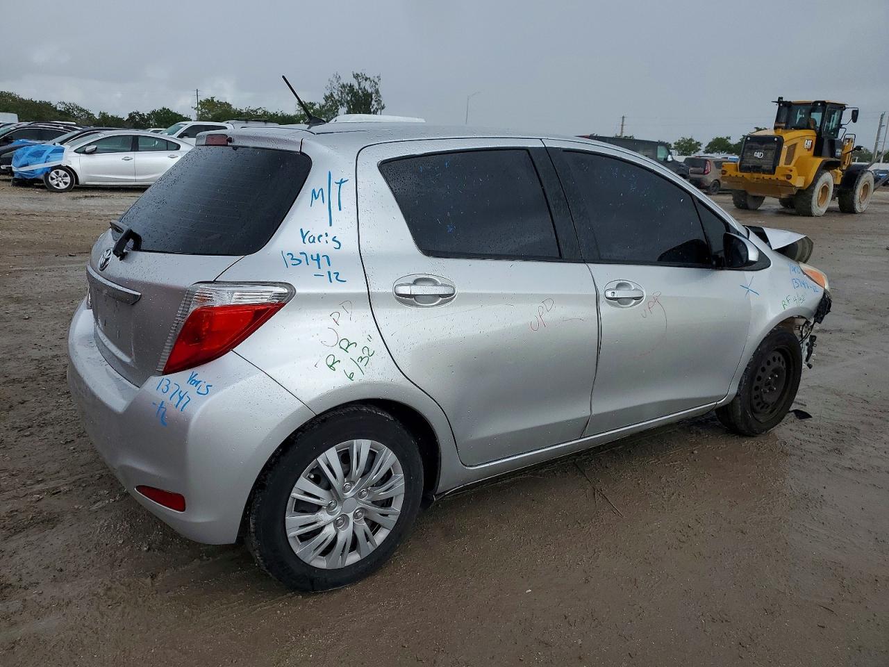 2012 TOYOTA YARIS photo 3