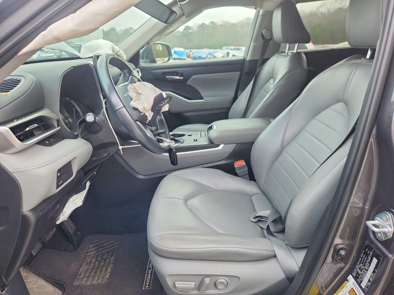 2022 TOYOTA HIGHLANDER XLE photo 7