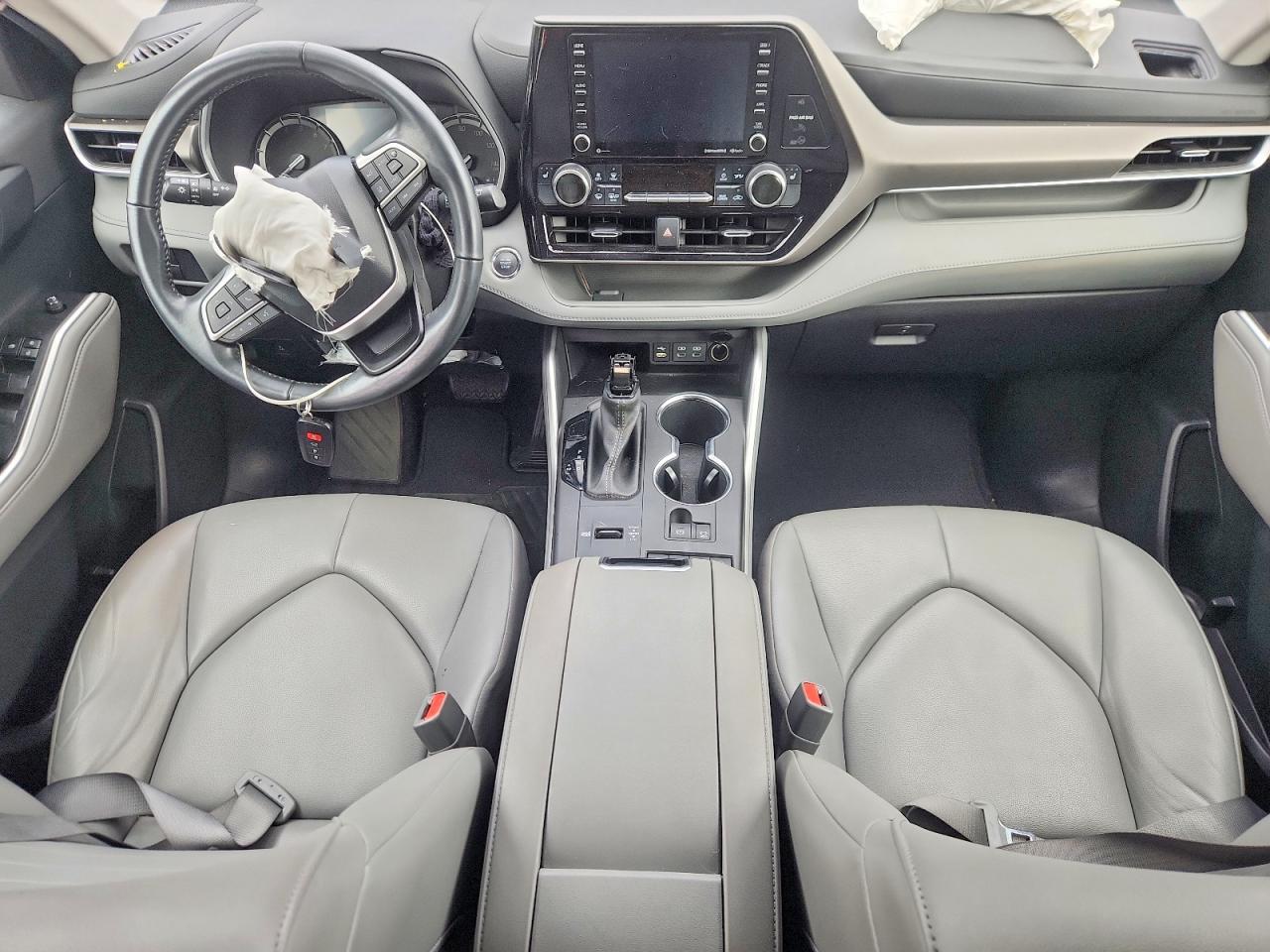 2022 TOYOTA HIGHLANDER XLE photo 8