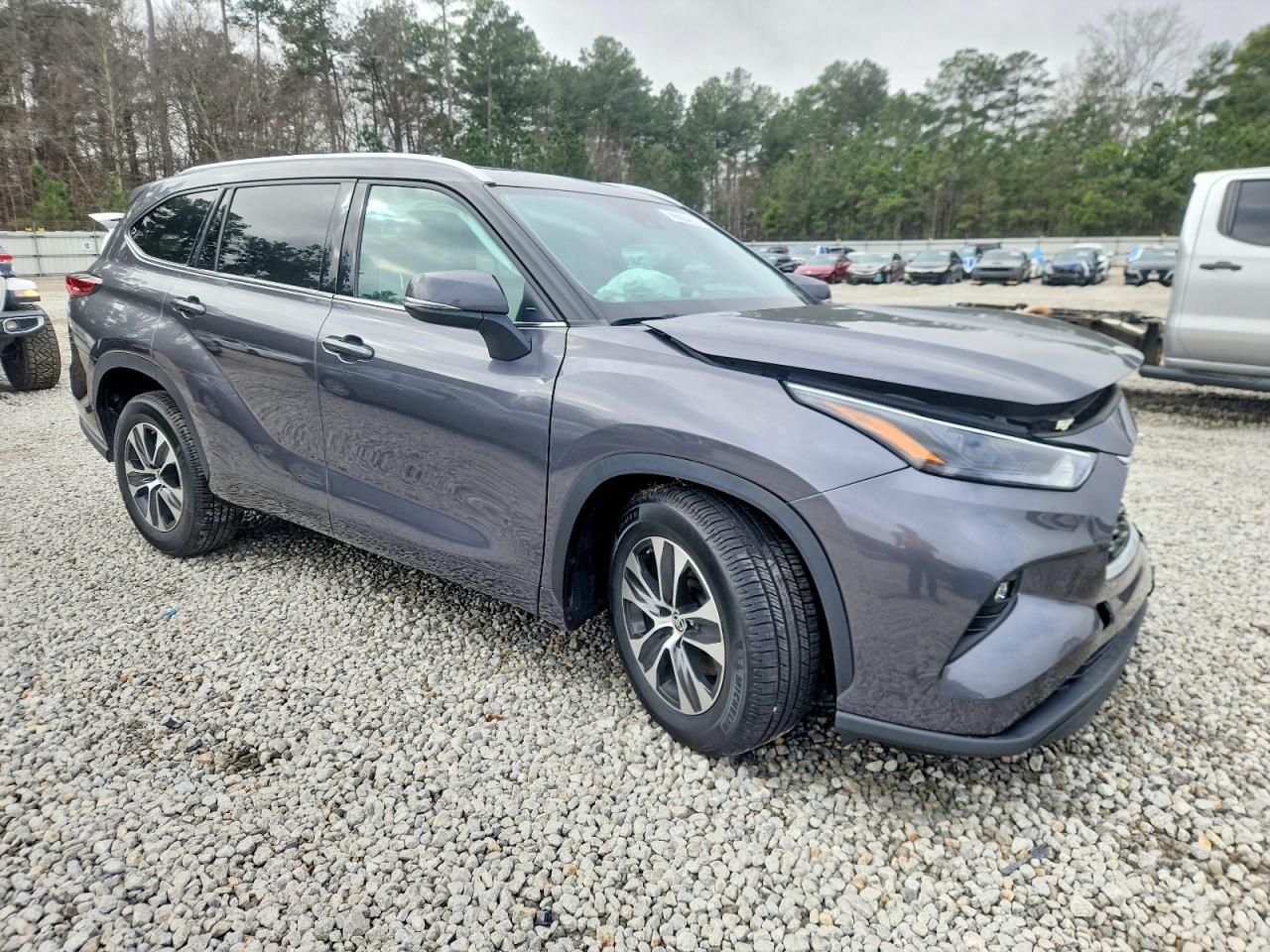 2022 TOYOTA HIGHLANDER XLE photo 4