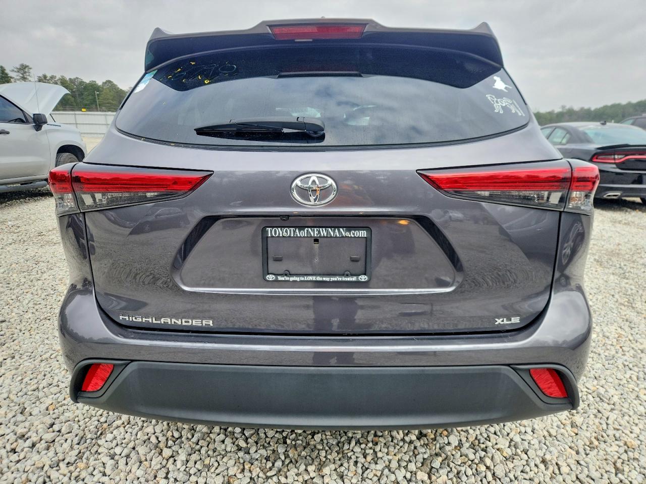 2022 TOYOTA HIGHLANDER XLE photo 6