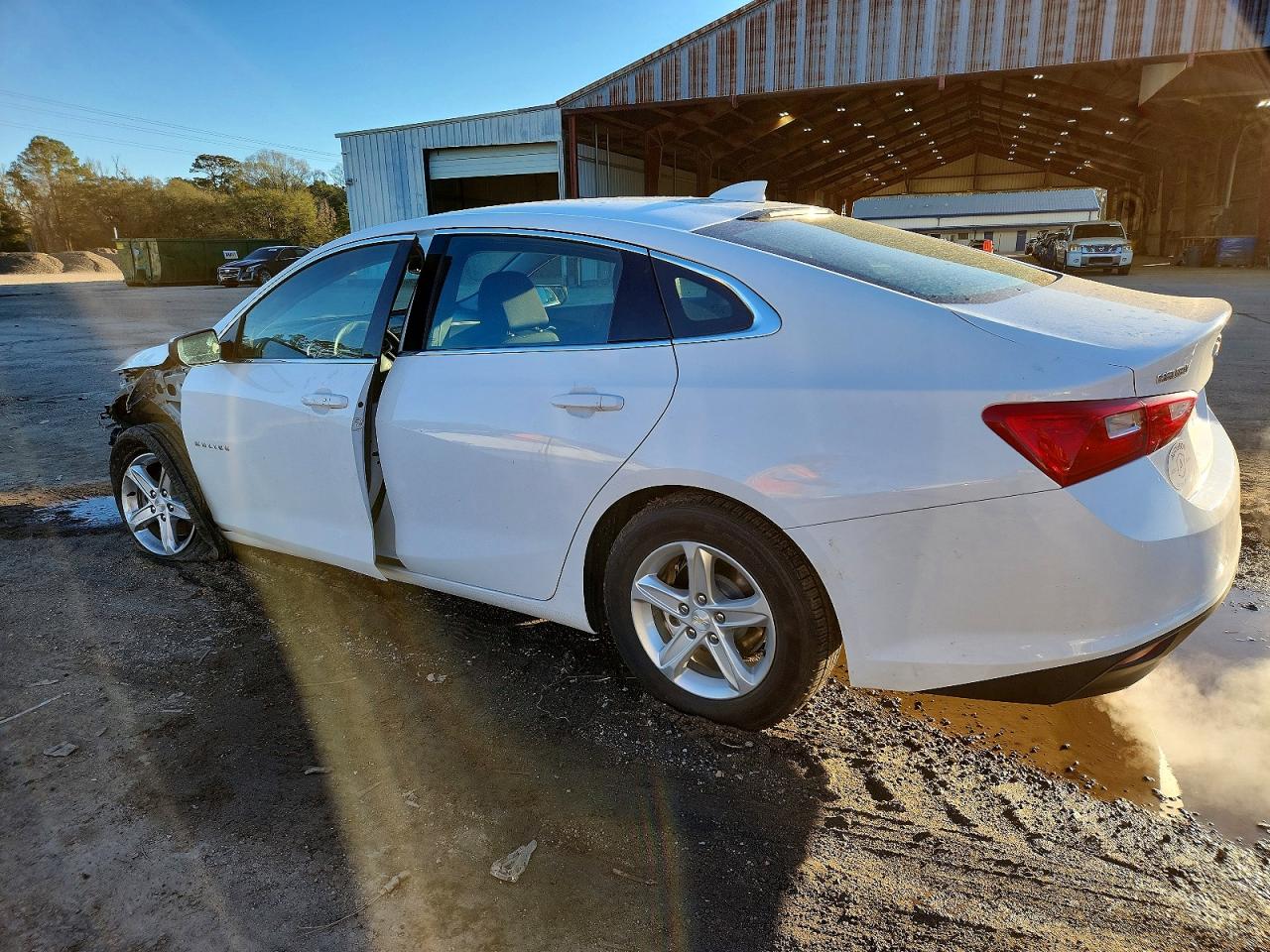 2023 CHEVROLET MALIBU LT photo 2