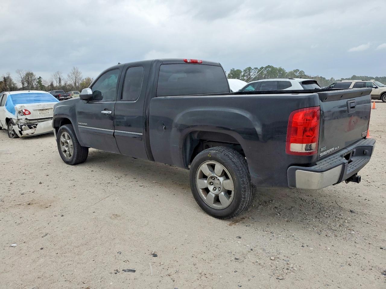 2011 GMC SIERRA C1500 SLE photo 2