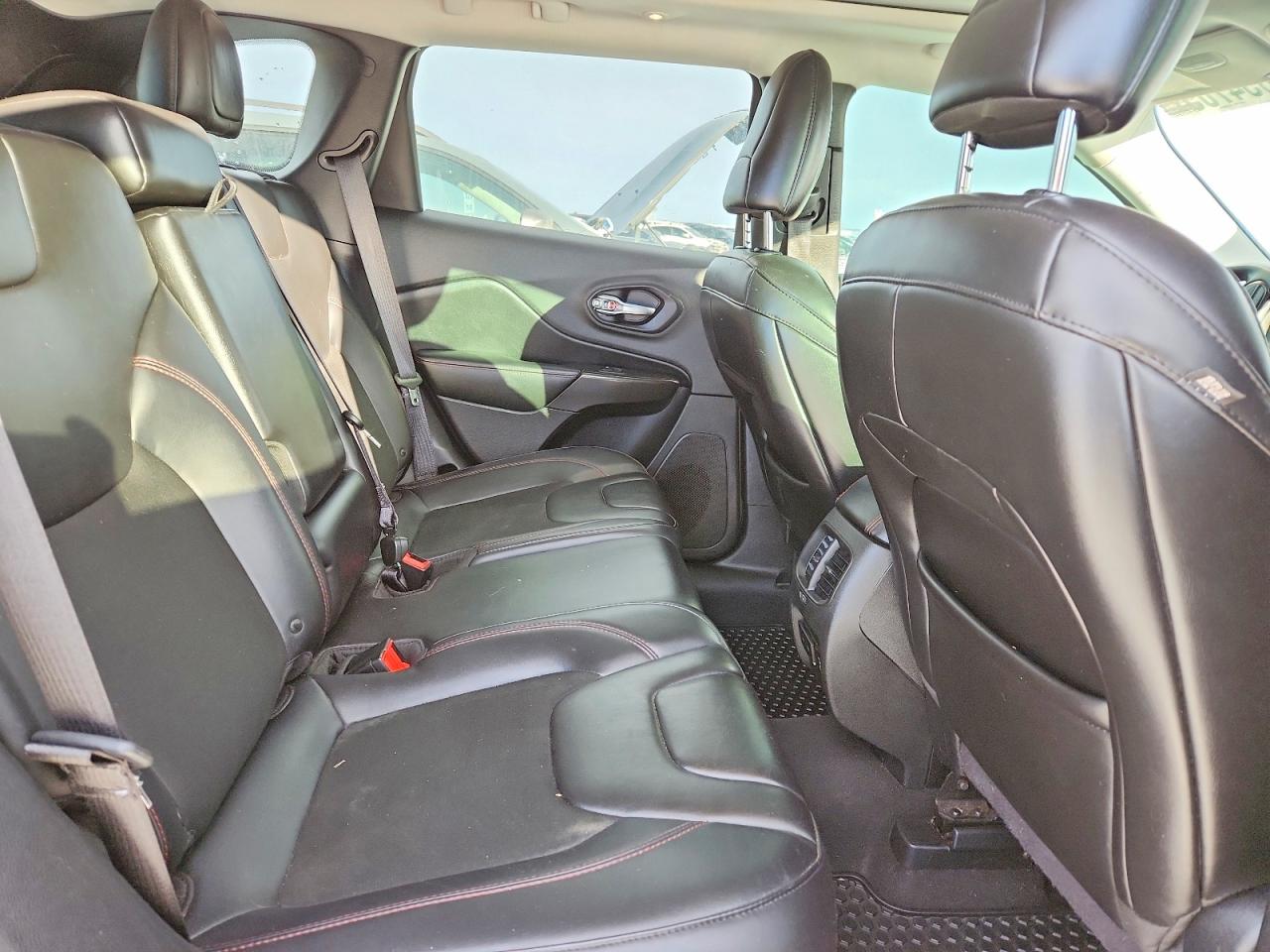 2019 JEEP CHEROKEE TRAILHAWK photo 11