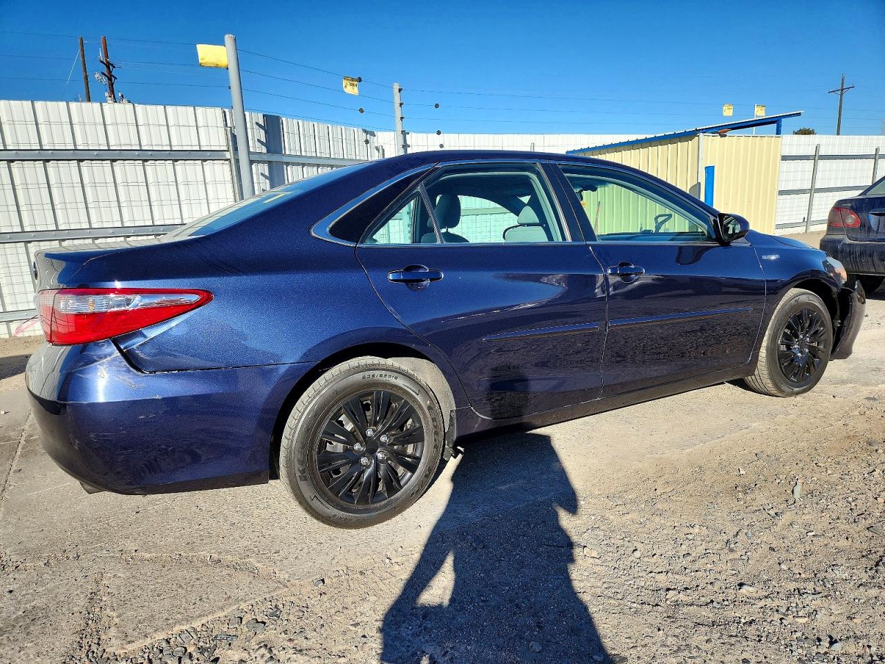 2016 TOYOTA CAMRY HYBRID photo 3