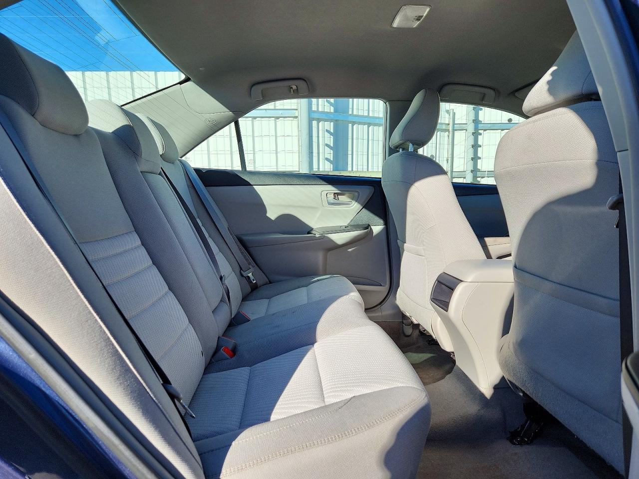 2016 TOYOTA CAMRY HYBRID photo 10