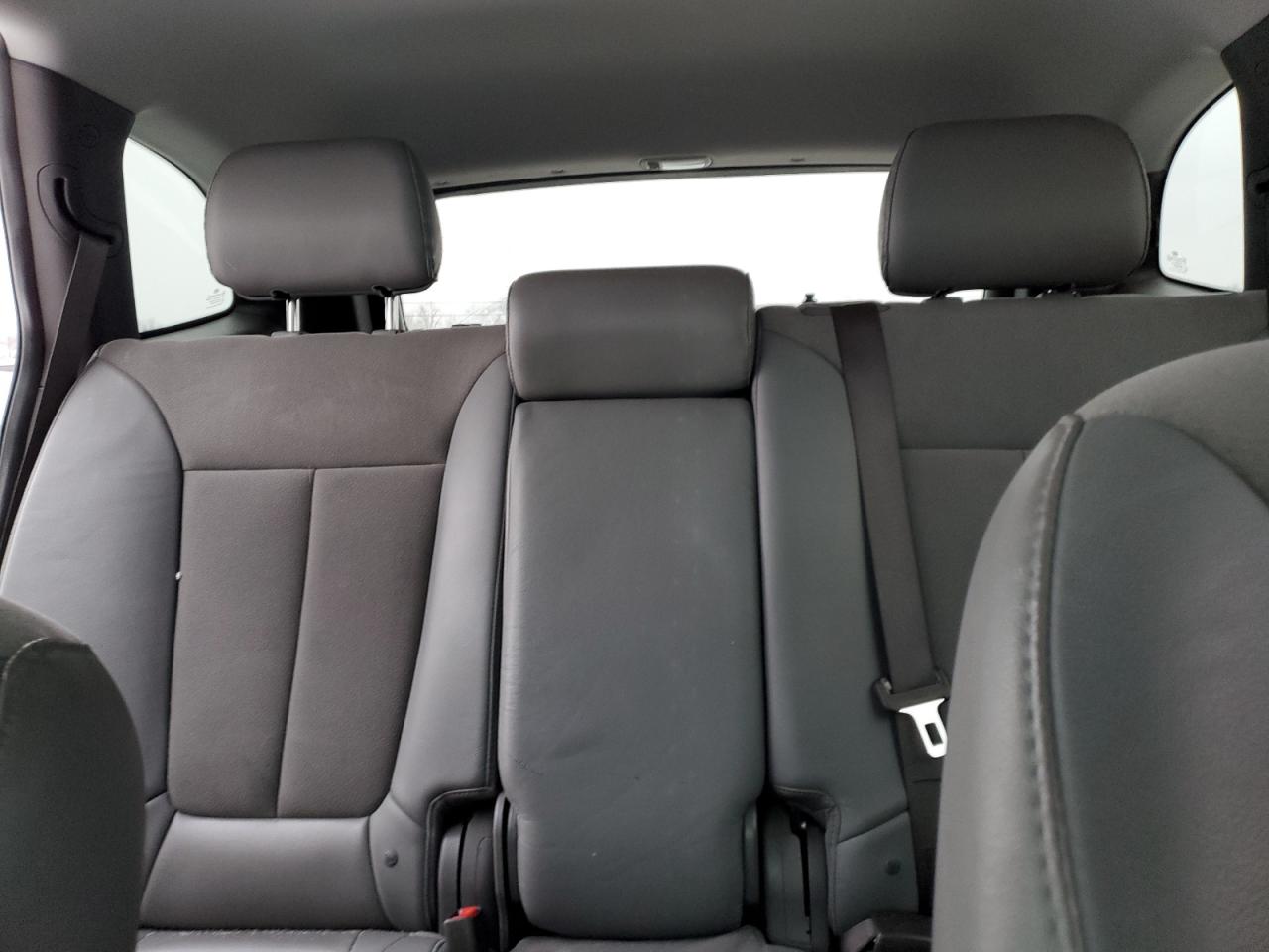 2011 HYUNDAI SANTA FE SE photo 28