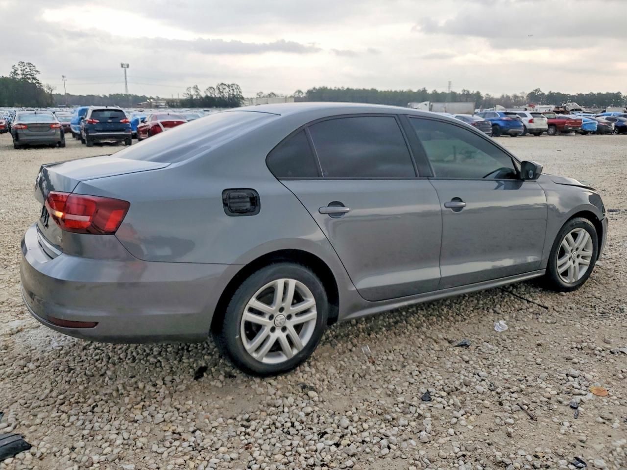 2018 VOLKSWAGEN JETTA S photo 3