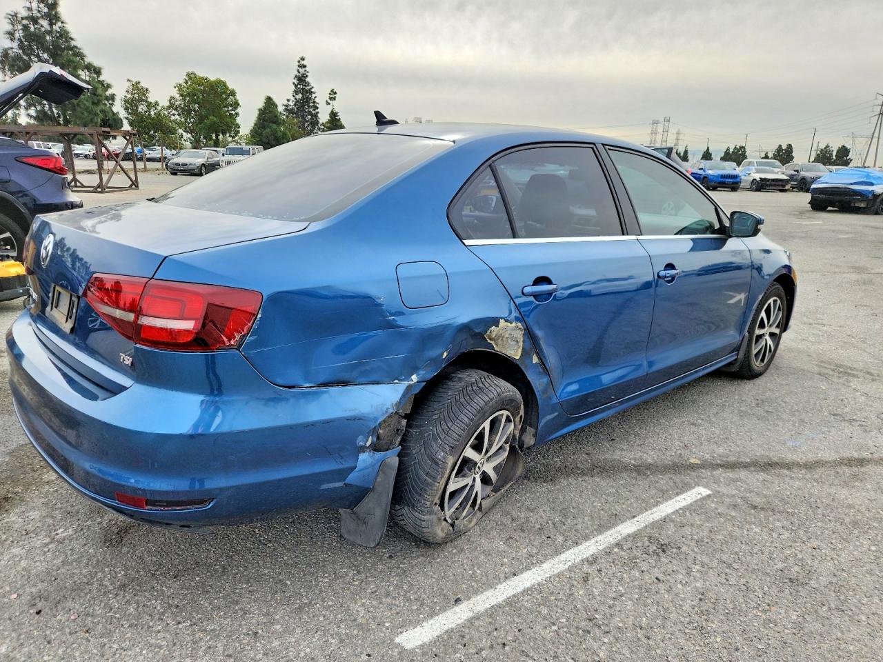 2017 VOLKSWAGEN JETTA SE photo 3