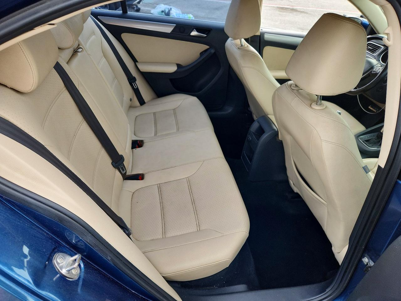 2017 VOLKSWAGEN JETTA SE photo 10