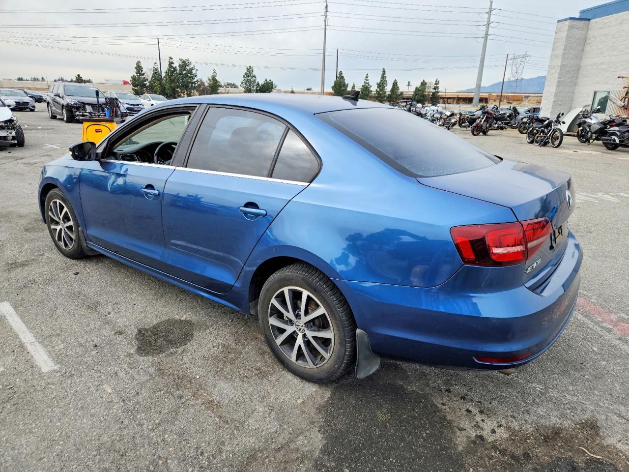 2017 VOLKSWAGEN JETTA SE photo 2