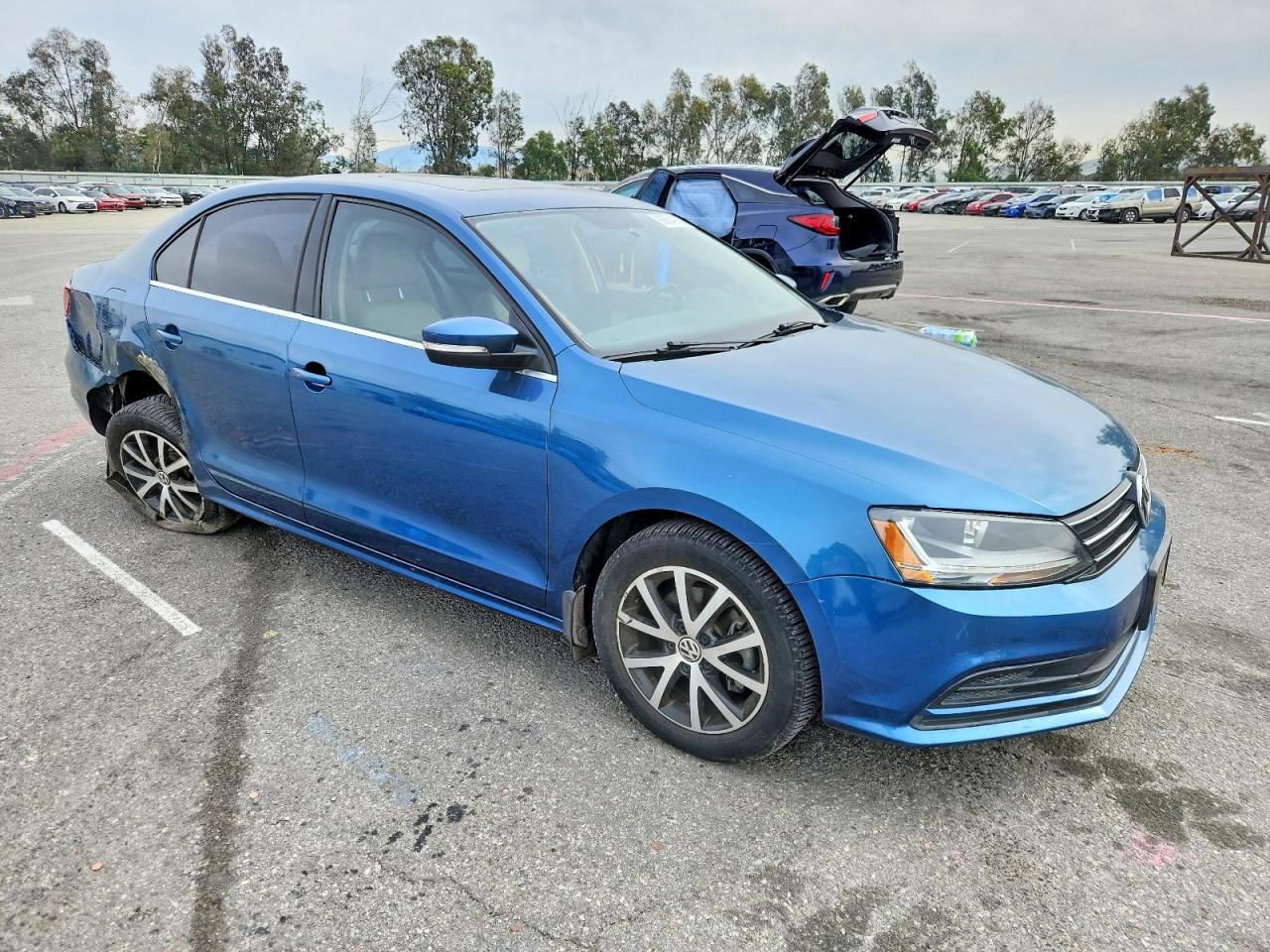 2017 VOLKSWAGEN JETTA SE photo 4