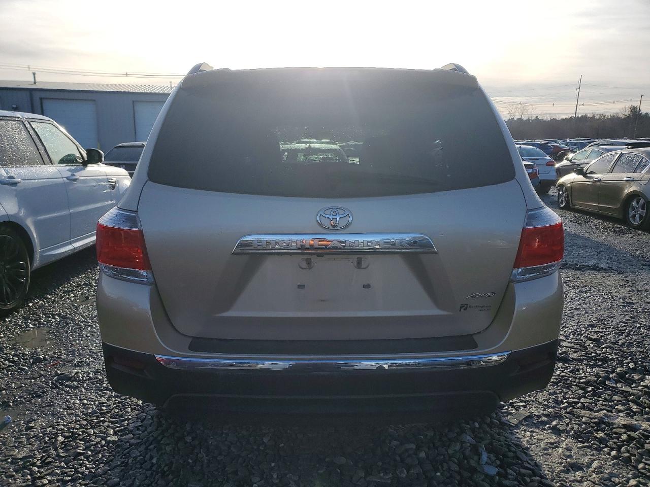 2013 TOYOTA HIGHLANDER BASE photo 11