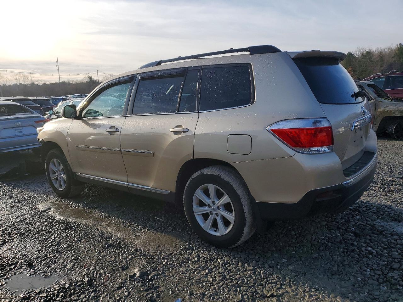2013 TOYOTA HIGHLANDER BASE photo 3