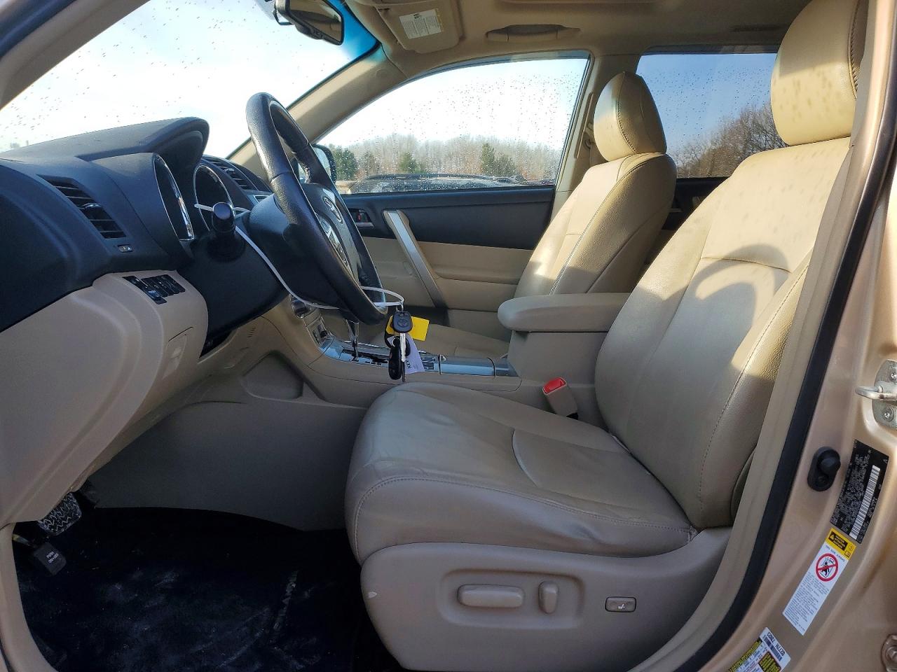 2013 TOYOTA HIGHLANDER BASE photo 13