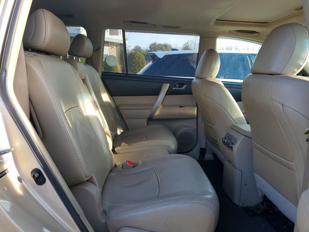 2013 TOYOTA HIGHLANDER BASE photo 21