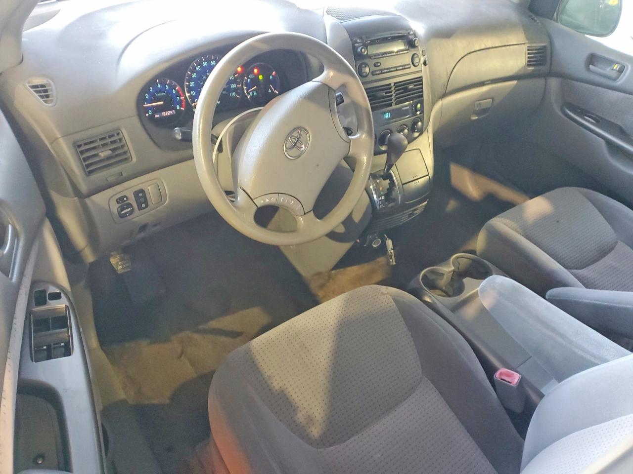 2006 TOYOTA SIENNA CE photo 8