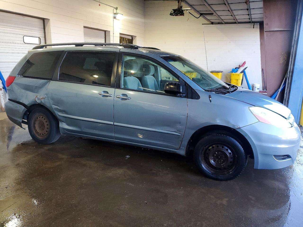 2006 TOYOTA SIENNA CE photo 4