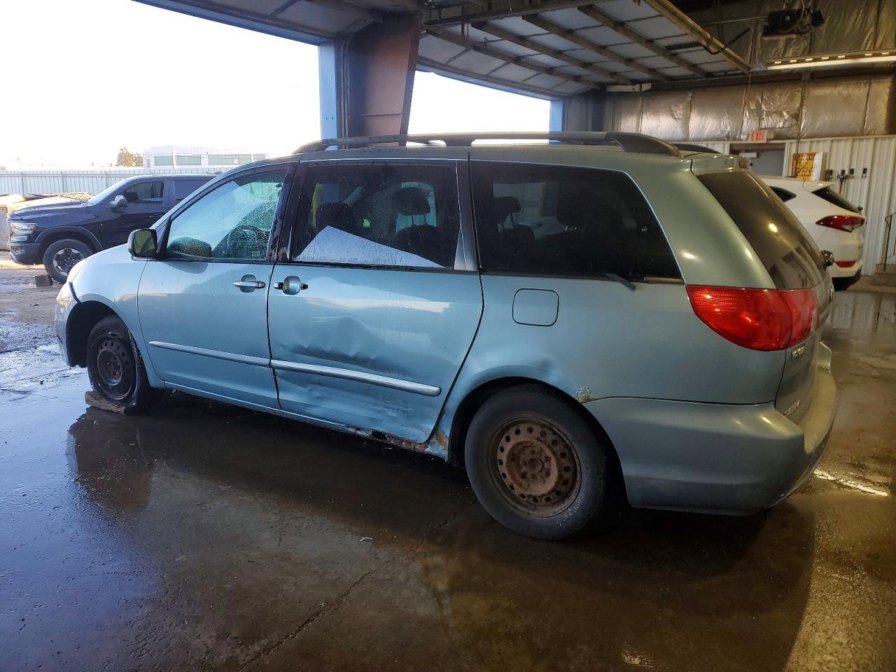 2006 TOYOTA SIENNA CE photo 2