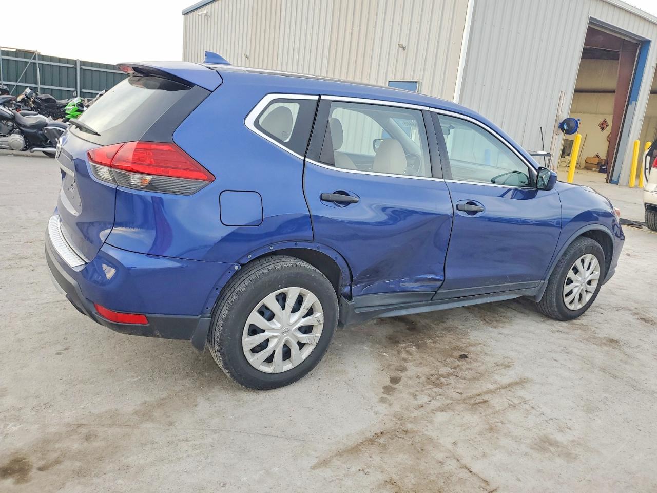 2017 NISSAN ROGUE S photo 3
