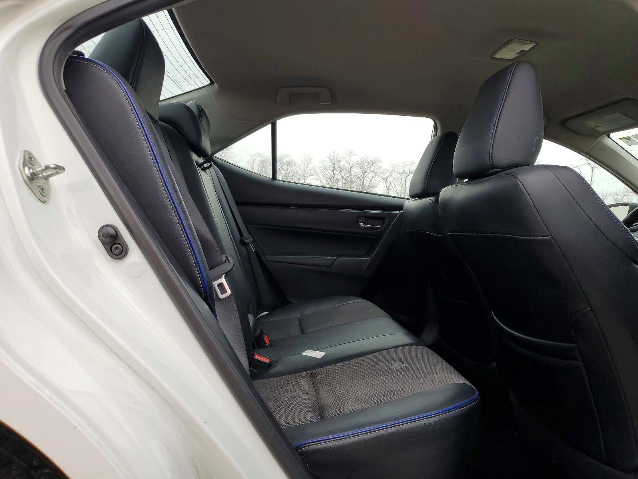 2017 TOYOTA COROLLA L photo 10