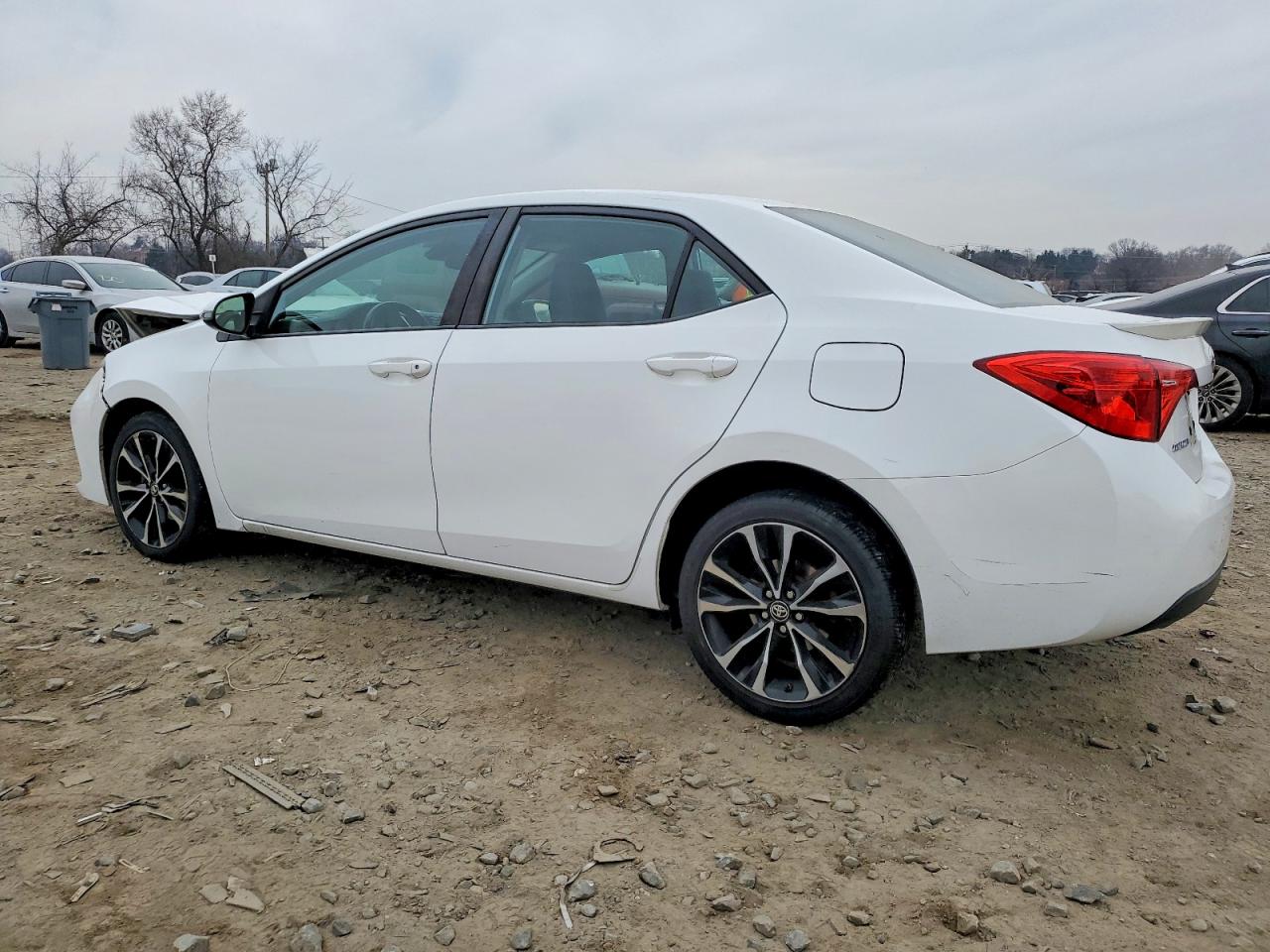 2017 TOYOTA COROLLA L photo 2
