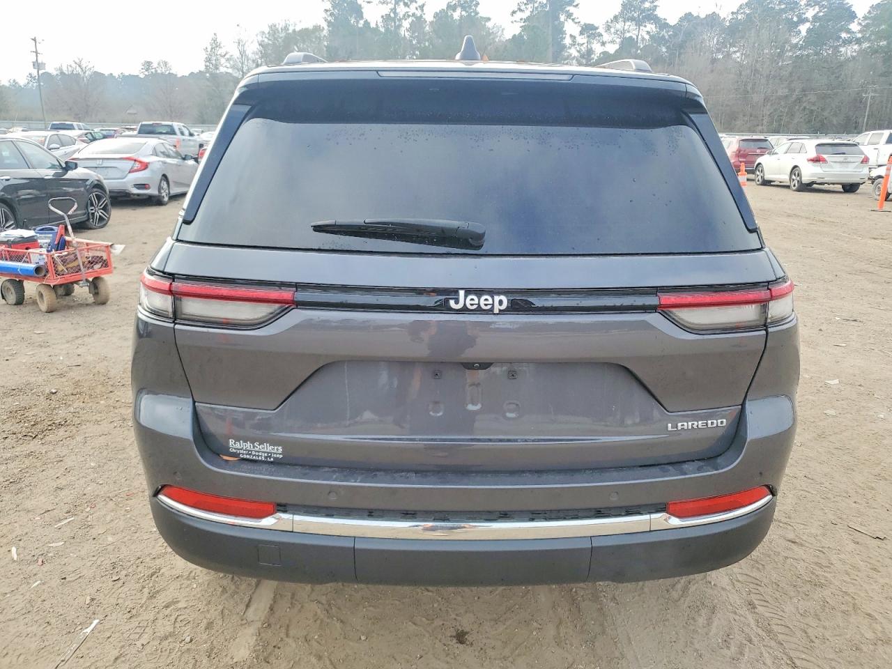 2024 JEEP GRAND CHEROKEE LAREDO photo 6